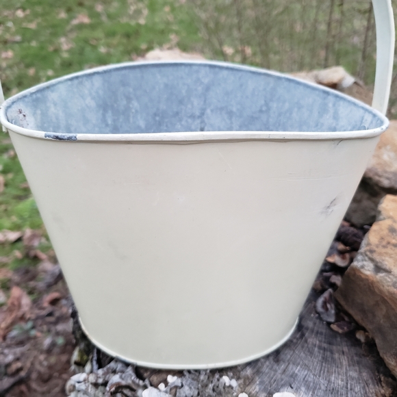 VINTAGE STYLE Painted Rabbit Bucket - Picture 5 of 6